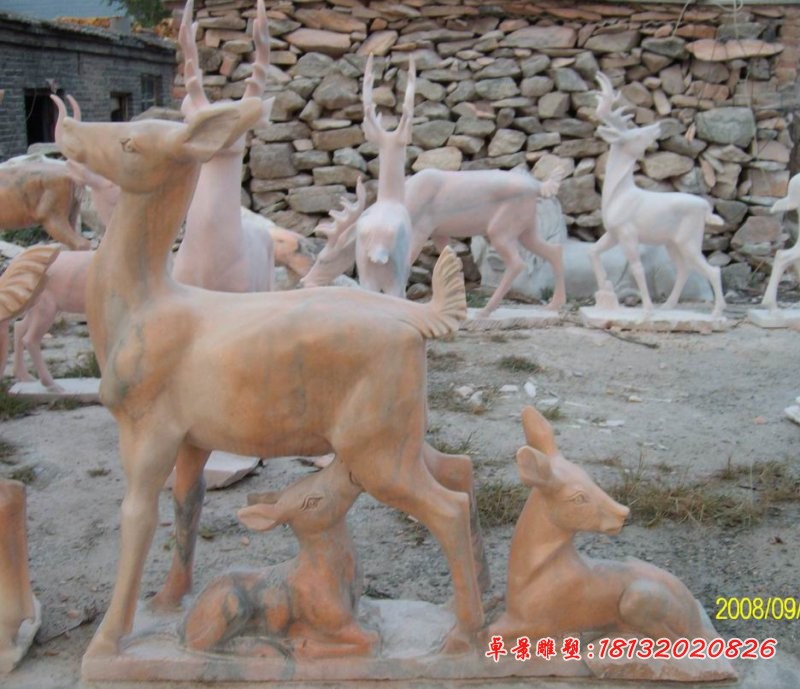 母子鹿石雕，晚霞红石雕小鹿
