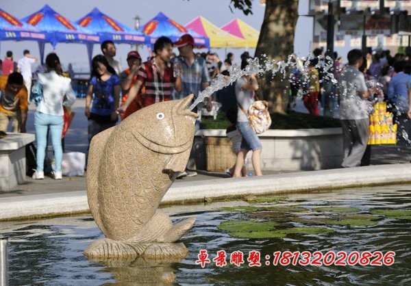 喷水鲤鱼石雕大理石鱼喷泉