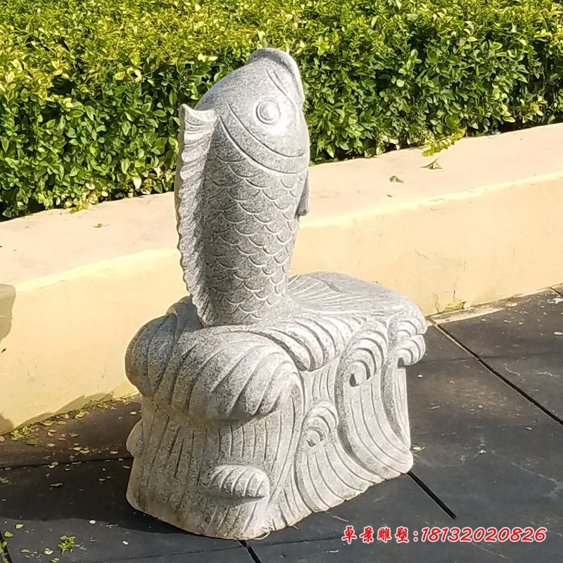 喷水鱼石雕，公园大理石鱼
