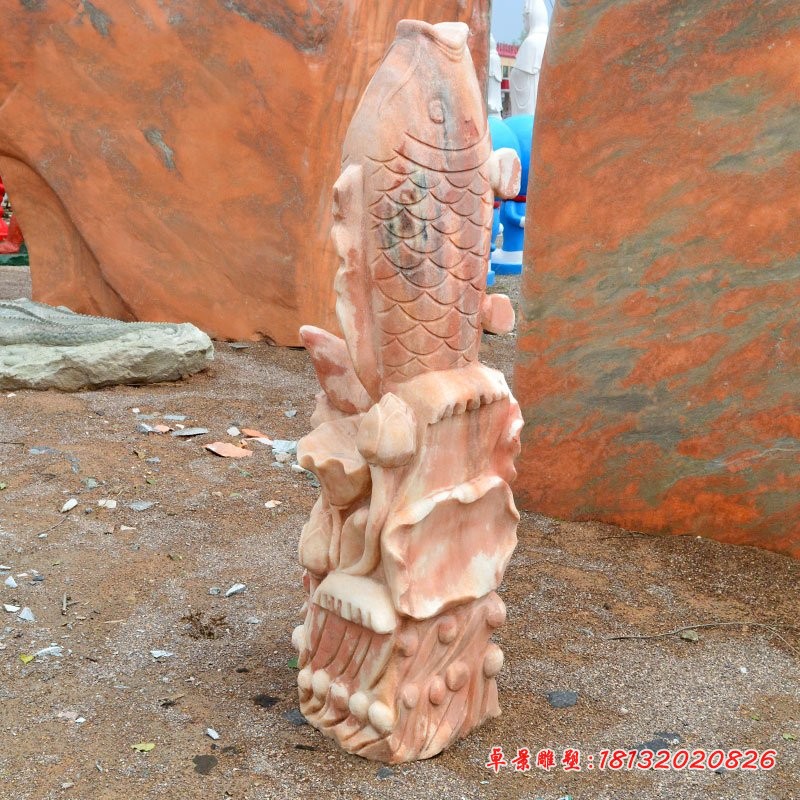 喷水鱼石雕，晚霞红石雕鲤鱼