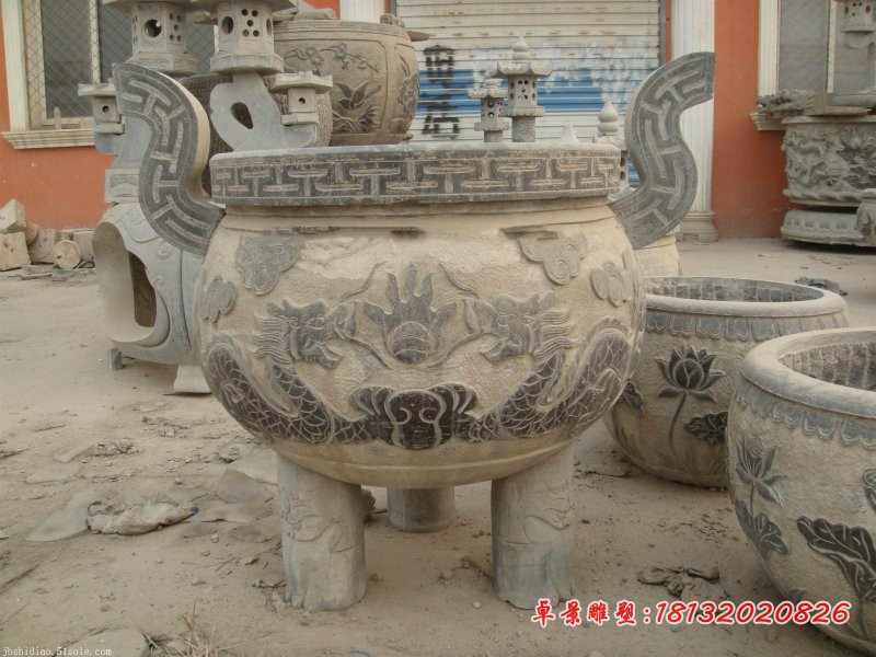 三足两耳香炉石雕寺庙青石仿古香炉雕塑