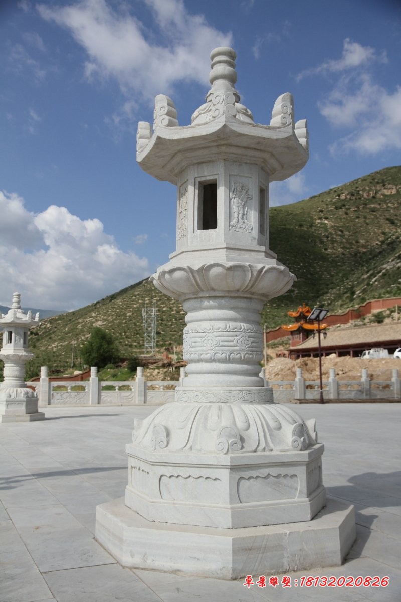 石雕灯寺庙石灯