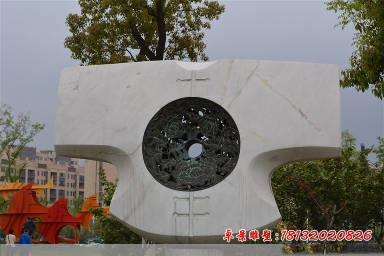 抽象古代服装石雕 公园景观石雕