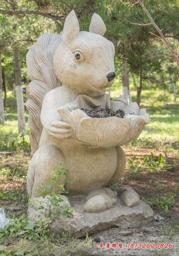 大理石松鼠雕塑 动物石雕  公园景观石雕