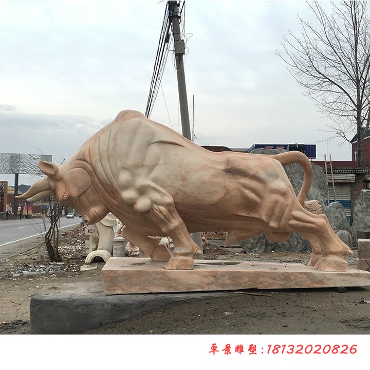 开荒牛石雕，晚霞红石雕牛 