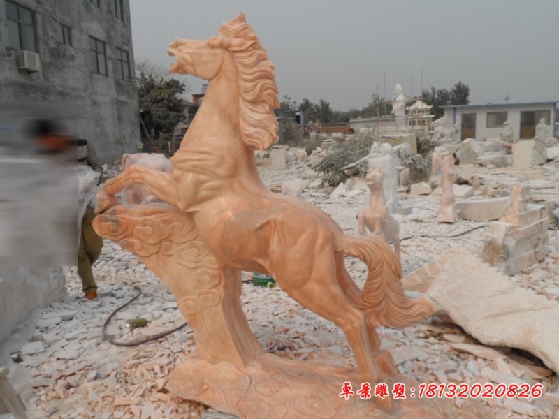 马踏祥云石雕，晚霞红石雕马