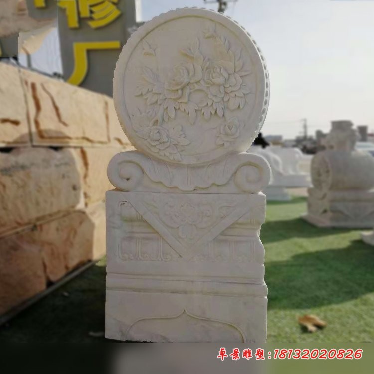 牡丹花浮雕门墩，大理石抱鼓石