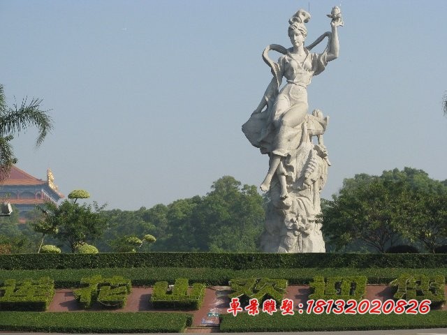 拿着莲花的仙女石雕，公园景观石雕