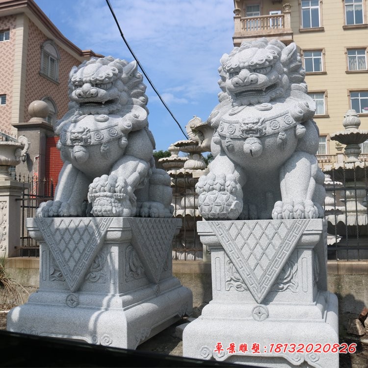 大理石故宫狮子  门口踩球石狮子