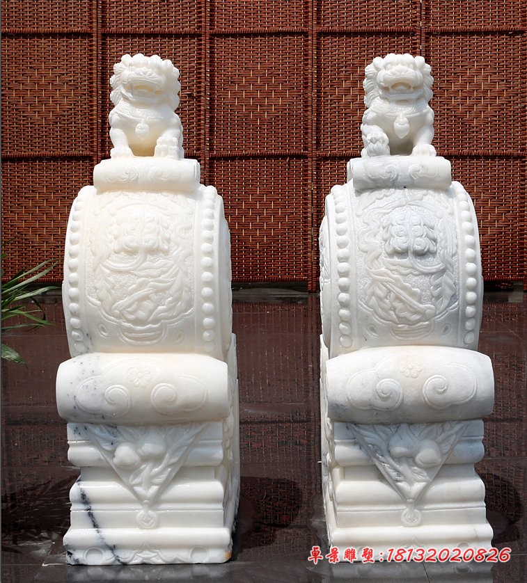 汉白玉石门墩，招财抱鼓石