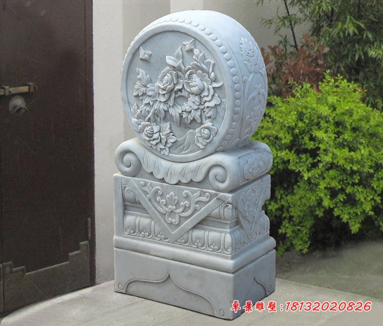 汉白玉石门墩，牡丹花浮雕抱鼓石
