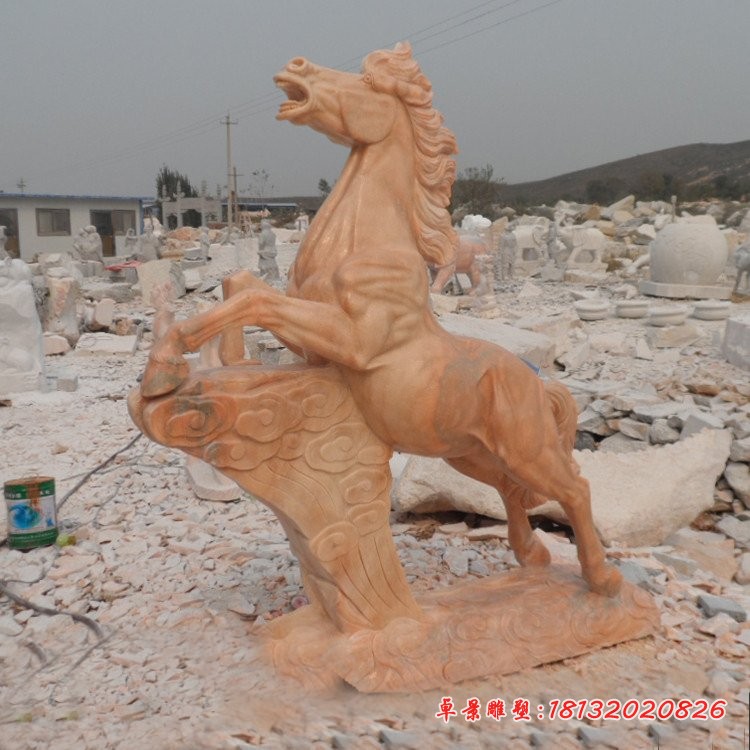 前踢踏祥云的立马 晚霞红马石雕