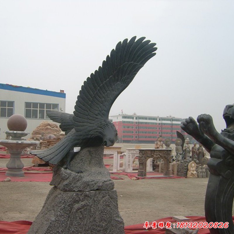 青石老鹰雕塑，石雕老鹰
