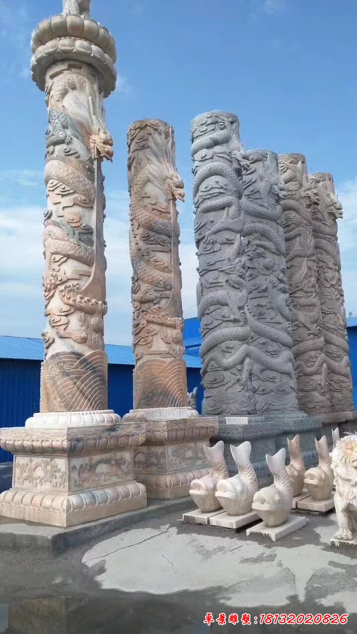 广场盘龙柱石雕