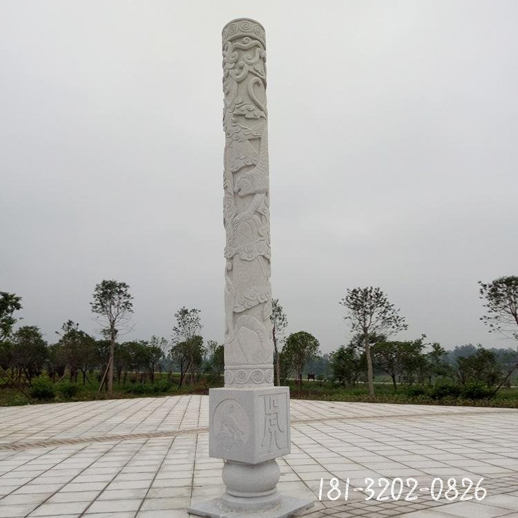 广场盘龙柱雕塑 (2)