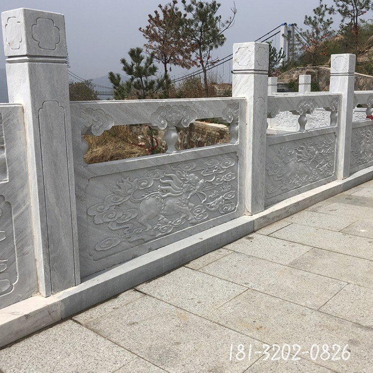 汉白玉麒麟浮雕栏板