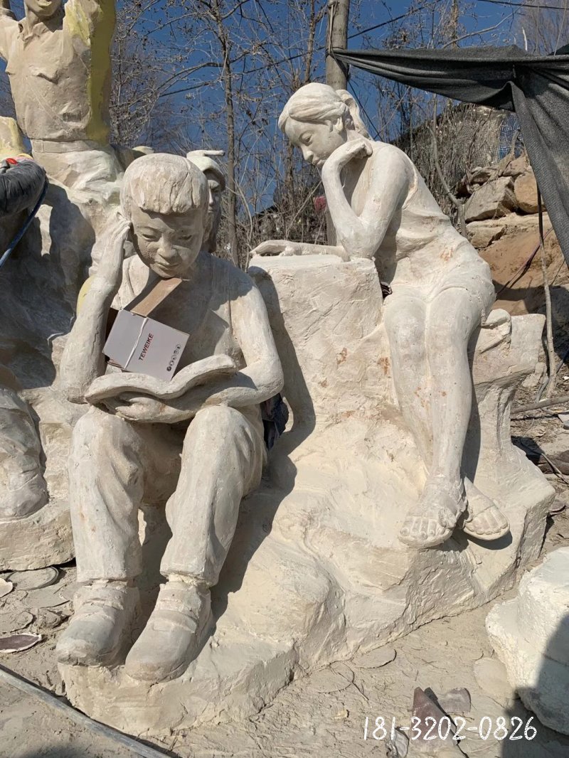 看书人物石雕 (3)