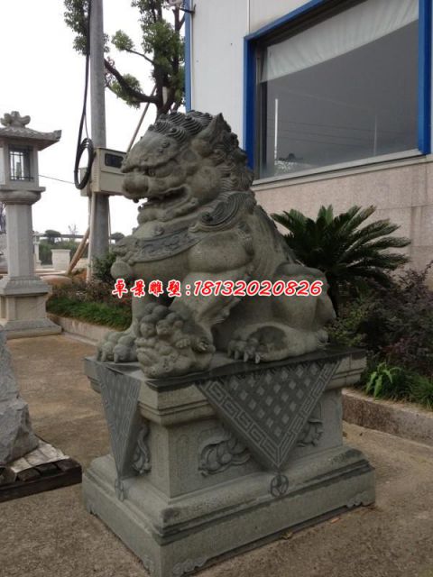 仿古园林石狮子