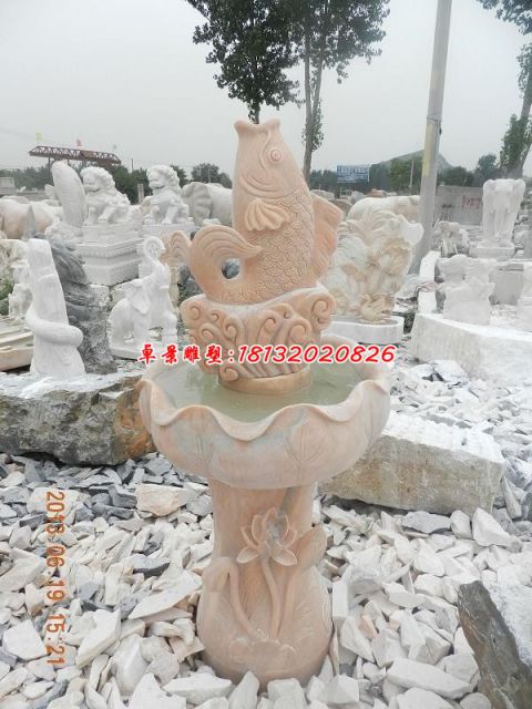 公园喷水鱼雕塑