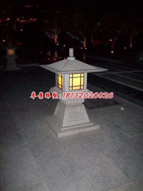 广场石灯笼雕塑