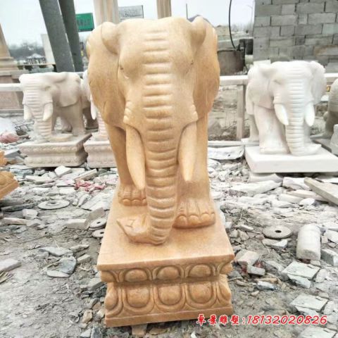 门口晚霞红招财大象石雕