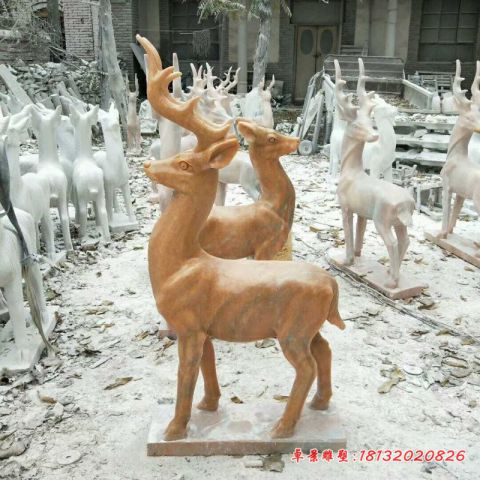 公园动物晚霞红小鹿石雕