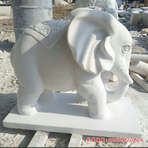 酒店门口石雕象