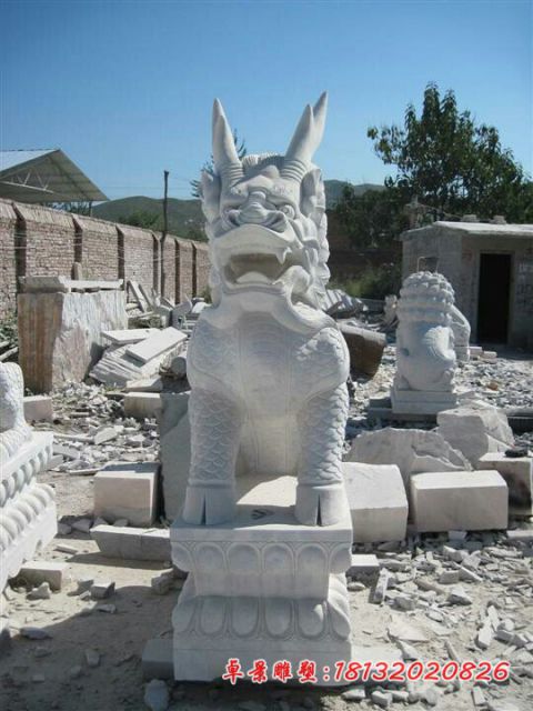 汉白玉镇宅坐式石雕麒麟