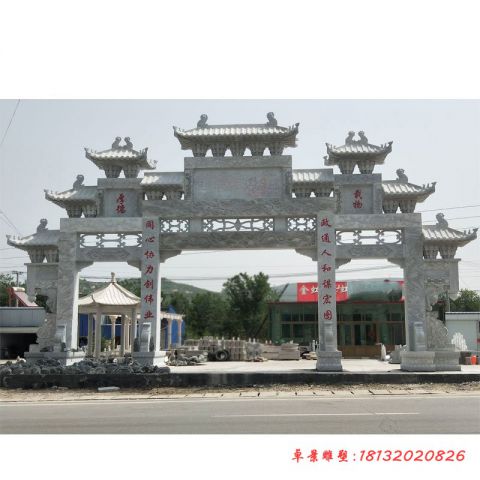 城市三门九楼石雕牌坊