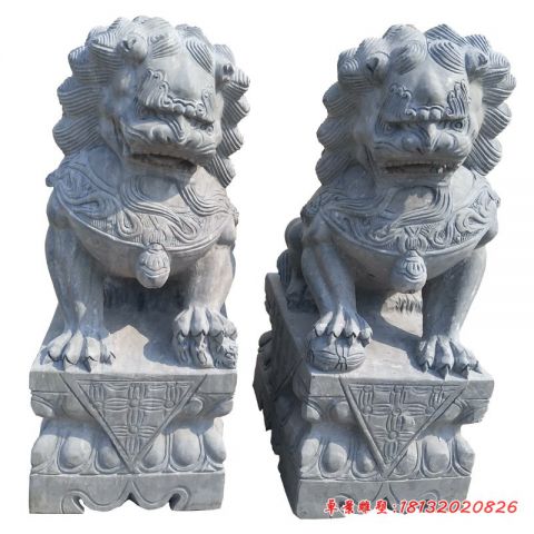 门口青石踩球狮子石雕