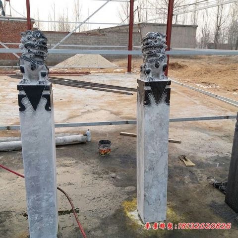 青石狮子拴马柱