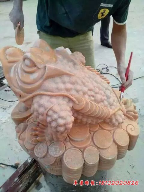 招财晚霞红金蟾石雕