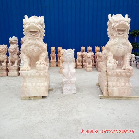 门口晚霞红踩球石雕麒麟