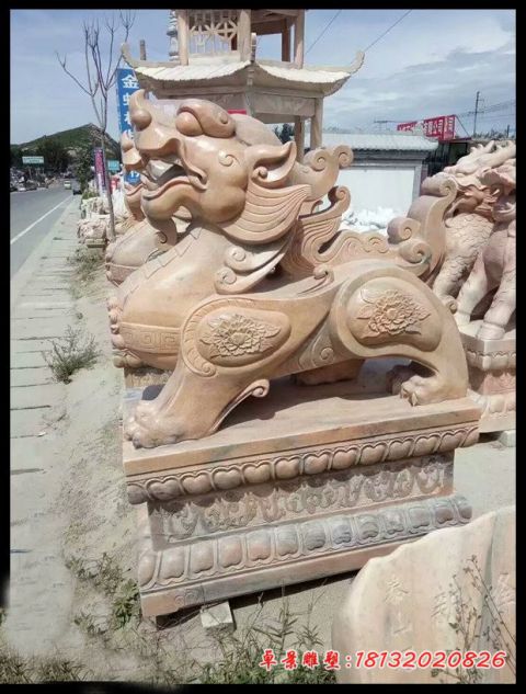 酒店门口晚霞红立式貔貅石雕