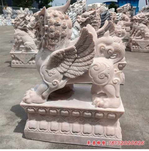 酒店门口晚霞红貔貅