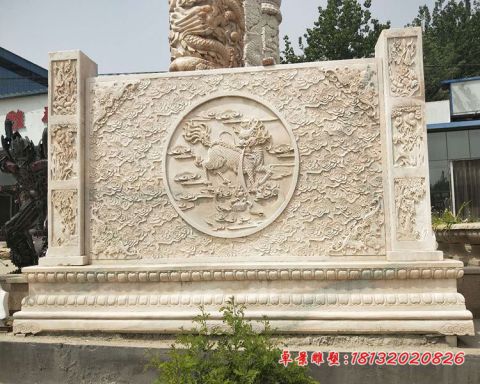 晚霞红麒麟浮雕石影壁