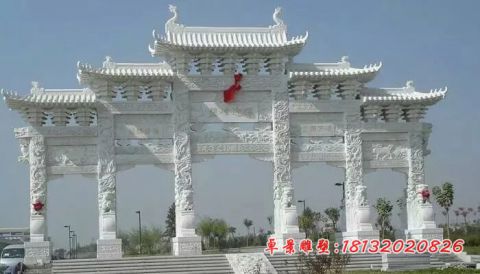 广场汉白玉五门石雕牌坊