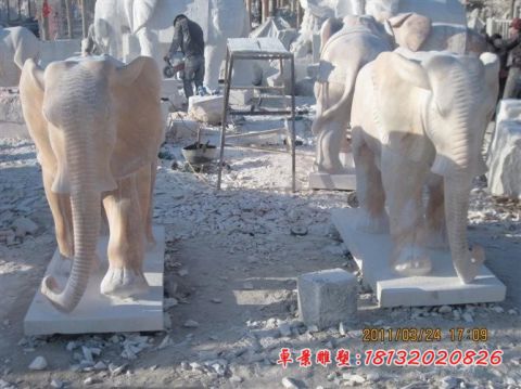 吉祥晚霞红石雕大象