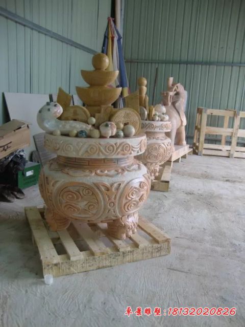 景区晚霞红聚宝盆石雕