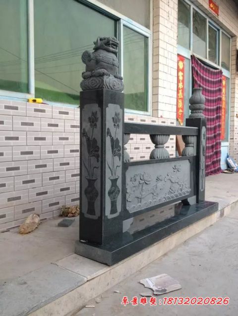 青石貔貅柱头石栏板