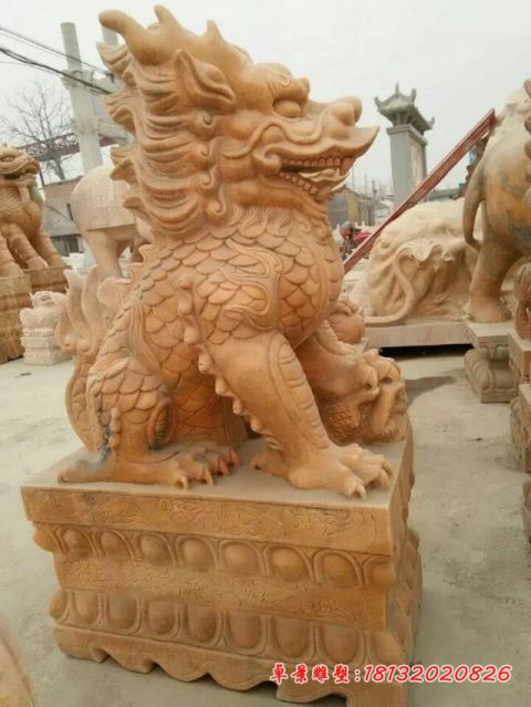 小区门口晚霞红麒麟石雕