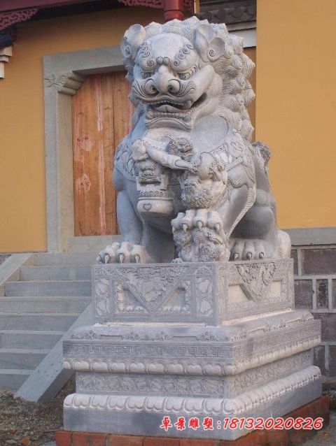 寺庙门口大理石狮子石雕