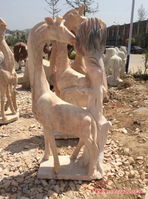 晚霞红公园动物长颈鹿石雕