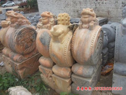 门口晚霞红抱鼓石门墩