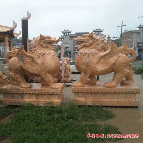 大门口晚霞红麒麟石雕