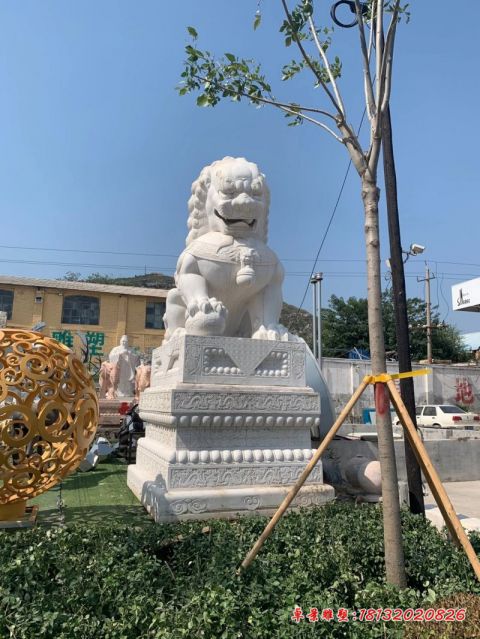 酒店门口狮子石雕