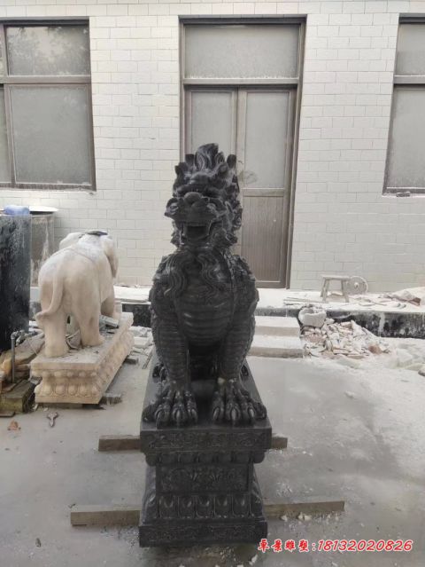 小区门口青石麒麟石雕
