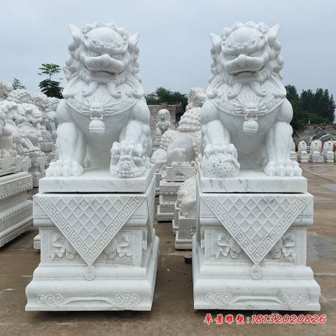 门前汉白玉狮子石雕