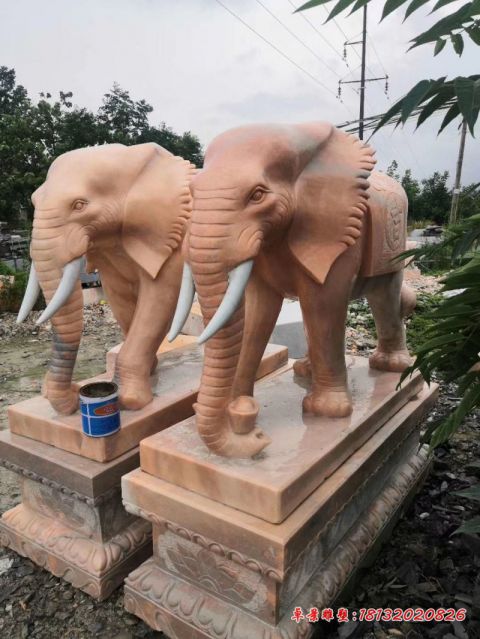 晚霞红门前元宝大象石雕