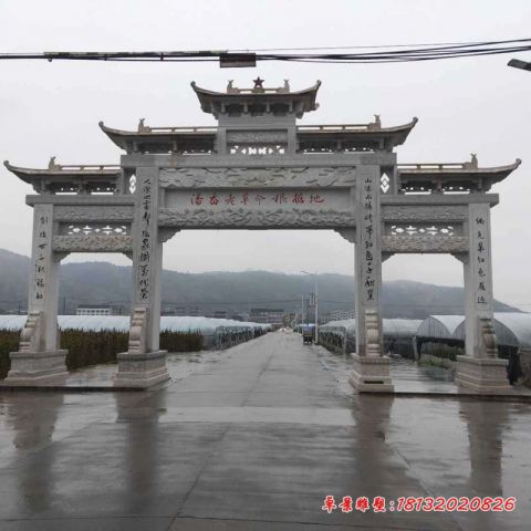 革命根据地三门五楼石雕牌坊